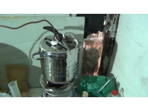 Düdüklü tencerede sahte içki imalatı yapılan depoya şok baskın