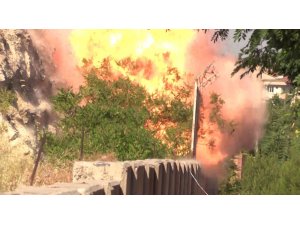 Şüpheli çanta fünyeyle patlatıldı, yangın çıktı