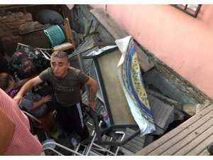 Pendik’te apartmanın bahçesinde çukur oluştu: 3 yaralı