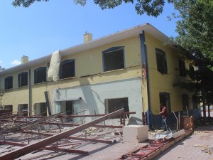 Eski Karapınar Devlet Hastanesi yıkılıyor