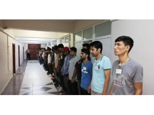 Aksaray’da 110 kaçak göçmen sınır dışı edildi