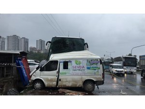 GÜNCELLEME - Ordu'da yolcu otobüsü minibüsle çarpıştı: 3 ölü, 11 yaralı