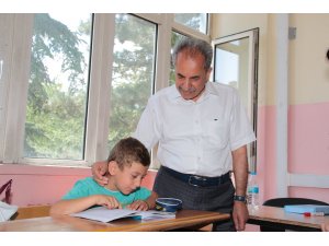 Başkan Akkaya Genç Komek Yaz Okulları'nı ziyaret etti