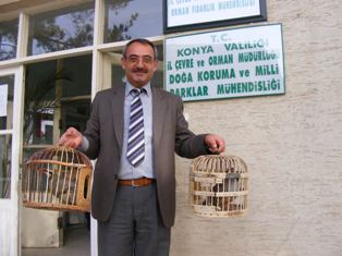 Kaçak avladıkları canlı hayvanlarla yakalandılar