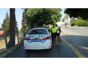 Motosiklet denetiminde bayan arkadaşını bırakıp kaçtı