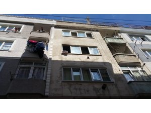 Eski karısının evini ateşe verdi