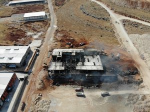 Depo yangınında 15 bin ton su kullanıldı