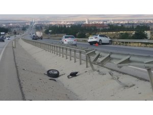 Otomobil bariyerlere çarptı, sürücü yaralandı