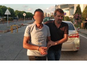 Cenazede uyuşturucuya karşı pankart taşıyan şahıs uyuşturucu ile yakalandı