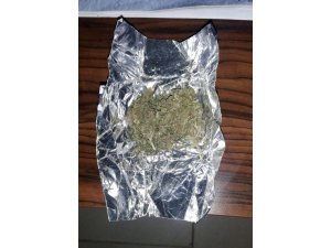 Devriye gezen jandarma esrar ele geçirdi