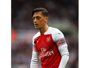 Mesut Özil’e Londra’da saldırı girişimi