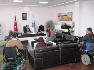 Engelli taşıma aracı taşımaya devam ediyor