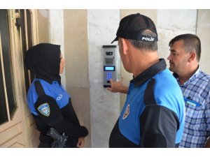 Doğalgazlı binada "tüpçü" diye gelen polise kapıyı açtılar