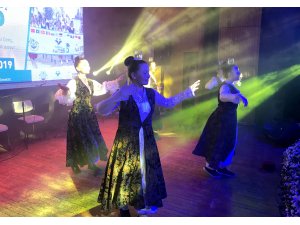 Kosovalı öğrencilerin "denge dansı" ilgi topladı