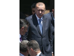 Cumhurbaşkanı Erdoğan, cuma namazını Başyazıcıoğlu Camisi'nde kıldı