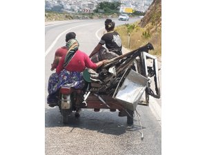 Motosiklet üzerinde tehlikeli yolculuk