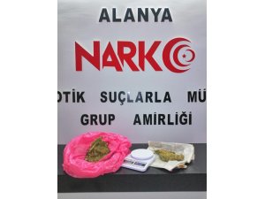 Alanya’da uyuşturucu tacirleri polisten kaçamadı