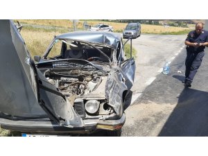 Otomobil ve hafriyat kamyonu çarpıştı: 4’ü çocuk 6 yaralı