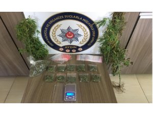 Müşteri beklerken polis geldi