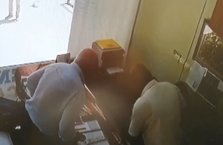 Terör estirdi... CHP'li Belediye Başkanı iş yeri bastı!