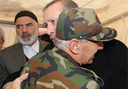 Erdoğan komutana sarılıp öptü