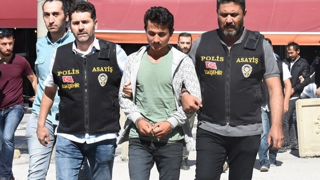 O cani yakalandı... Arkadaşını öldürüp cesedini parçalara ayırdı!