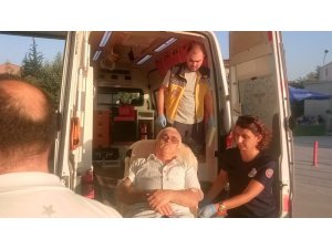 Seyir halindeki araçtan kendini attı