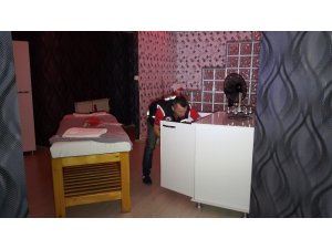 Ahlak polisinden masaj salonlarına baskın