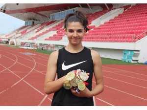 Rekorların "özel" sporcusu: "Esra Bayrak"