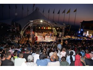 Bayraktepe Arena’da Kick Boks fırtınası nefesleri kesti