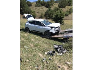 Tosya’da otomobil tarlaya uçtu: 5 yaralı