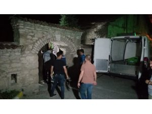Tarihi bina içerisinde ipe asılı halde bulundu