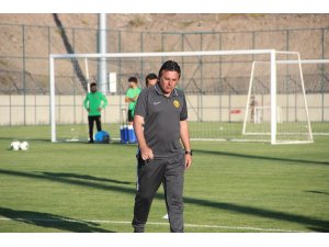 Ayhan Atik: “Ligi ilk 10’un üzerinde bitirmek istiyoruz’’
