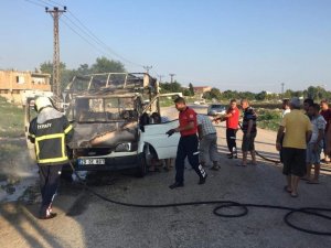 Park halindeki kamyonet yanarak kullanılamaz hale geldi