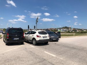 Kaynarca’da iki otomobil çarpıştı: 1 yaralı