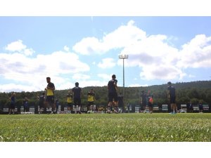 Fenerbahçe günün ilk idmanını tamamladı