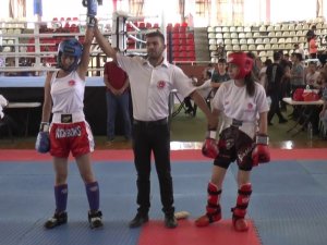Genç sporcular kick boks bölge şampiyonluğu için ter döktü