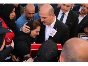 Bakan Soylu’dan şehit eşine: "O kahraman, sen de kahramansın"