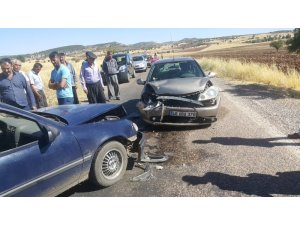 Adıyaman’da iki otomobil çarpıştı: 2 yaralı