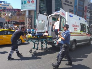 Başkentte EGO otobüsü yayalara çarptı: 2 yaralı