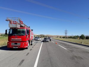Tekeri patlayan otomobil takla attı: 3 yaralı