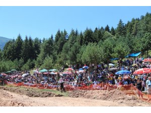 Kafkasör Yaylası’nda düzenlenen Off-Road yarışları nefes kesti