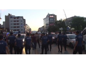Afganlılar bir genci muşta ile yaralayınca ortalık savaş alanına döndü