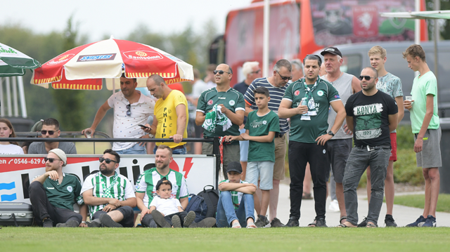 Konyaspor'u Twente maçında gurbetçiler yalnız bırakmadı