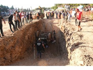 Off-Road yarışlarında Gürcü sürücü takla attı