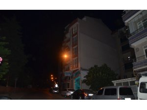 5. katın terasından aşağı atlayan genç kız ağır yaralandı