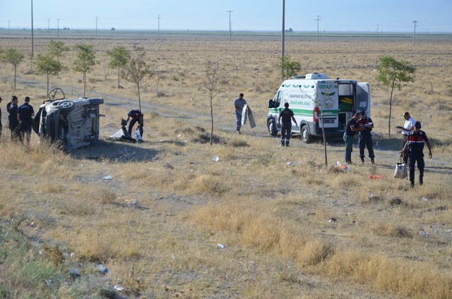 Konya'da düğünden dönen aile kaza yaptı: 2 ölü, 3 yaralı