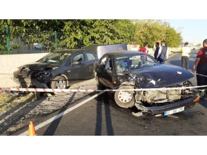 İki otomobil çarpıştı: 5 yaralı