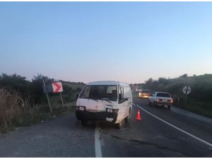 Minibüs ile otomobil çarpıştı: 1 yaralı