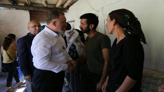 Yüzsüzlüğün bu kadarı... HDP, PKK'nın katlettiği çocukların ailesine gitti!
